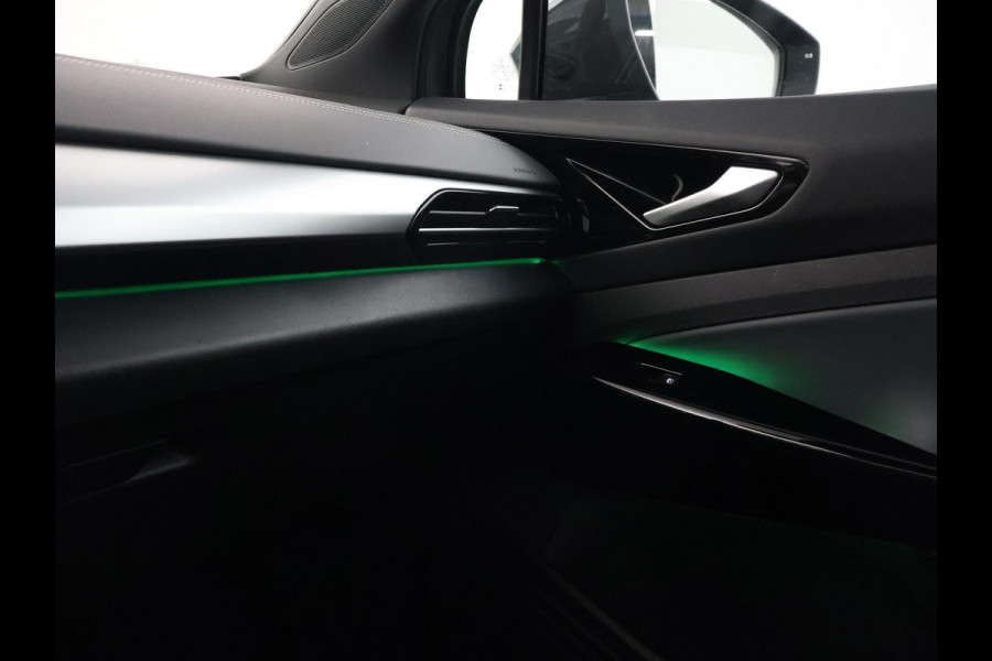 Volkswagen ID.4 LIMITED EDITION 52 kWh + SFEERVERLICHTING | ADAPTIVE CRUISE | CAMERA | STUUR/STOELVERWARMING