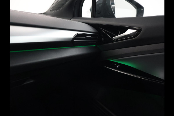 Volkswagen ID.4 LIMITED EDITION 52 kWh + SFEERVERLICHTING | ADAPTIVE CRUISE | CAMERA | STUUR/STOELVERWARMING