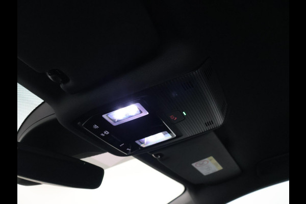 Volkswagen ID.4 LIMITED EDITION 52 kWh + SFEERVERLICHTING | ADAPTIVE CRUISE | CAMERA | STUUR/STOELVERWARMING