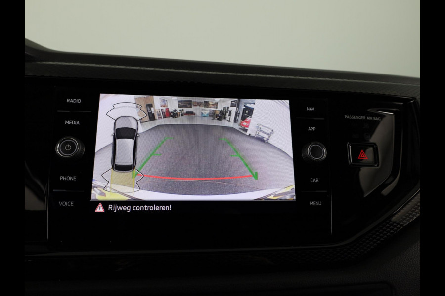 Volkswagen Taigo 1.0 TSI Life 95PK | Navigatie via app | Lederen Bekleding| Stoelverwarming l Camera | Keyless entry