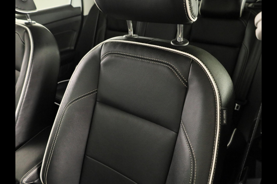 Volkswagen Taigo 1.0 TSI Life 95PK | Navigatie via app | Lederen Bekleding| Stoelverwarming l Camera | Keyless entry