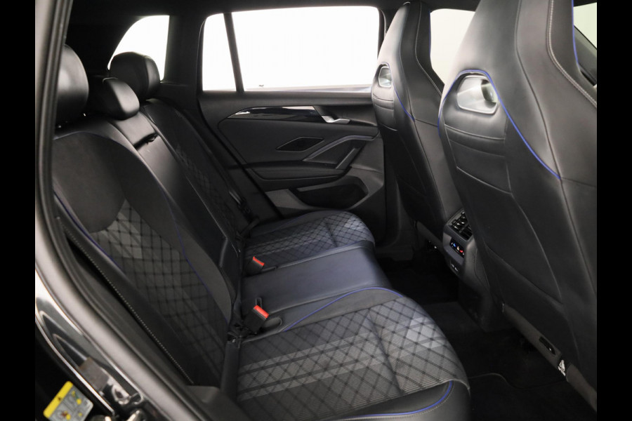 Volkswagen Tiguan 1.5 eHybrid R-Line Edition 204 pk Automaat (DSG) | Verlengde garantie | Navigatie | Panoramadak | Parkeersensoren (Park assist) | Achteruitrijcamera | Stoelverwarming v/a | R-Line |