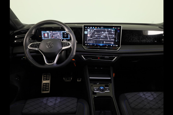 Volkswagen Tiguan 1.5 eHybrid R-Line Edition 204 pk Automaat (DSG) | Verlengde garantie | Navigatie | Panoramadak | Parkeersensoren (Park assist) | Achteruitrijcamera | Stoelverwarming v/a | R-Line |