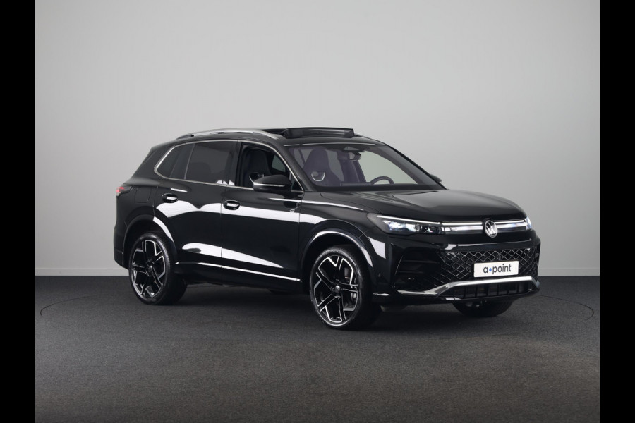 Volkswagen Tiguan 1.5 eHybrid R-Line Edition 204 pk Automaat (DSG) | Verlengde garantie | Navigatie | Panoramadak | Parkeersensoren (Park assist) | Achteruitrijcamera | Stoelverwarming v/a | R-Line |