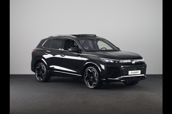 Volkswagen Tiguan 1.5 eHybrid R-Line Edition 204 pk Automaat (DSG) | Verlengde garantie | Navigatie | Panoramadak | Parkeersensoren (Park assist) | Achteruitrijcamera | Stoelverwarming v/a | R-Line |