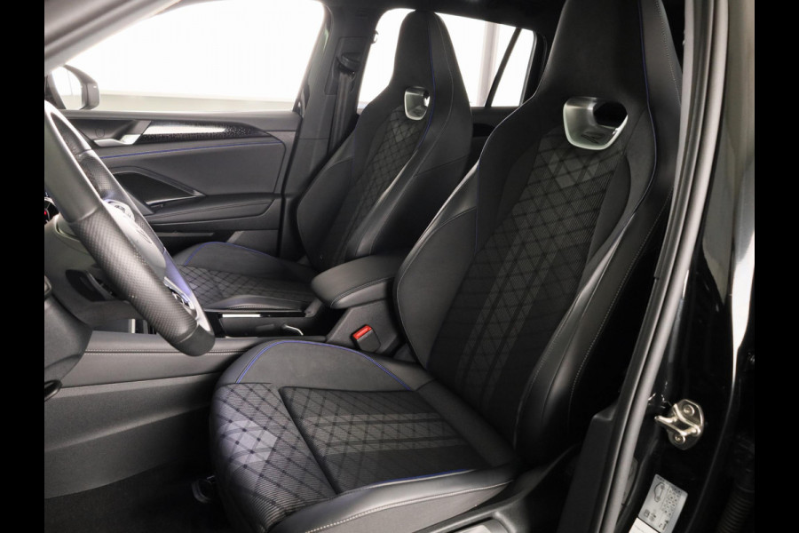 Volkswagen Tiguan 1.5 eHybrid R-Line Edition 204 pk Automaat (DSG) | Verlengde garantie | Navigatie | Panoramadak | Parkeersensoren (Park assist) | Achteruitrijcamera | Stoelverwarming v/a | R-Line |