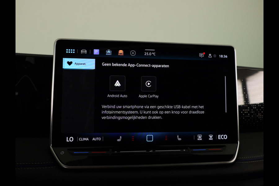 Volkswagen Tiguan 1.5 eHybrid R-Line Edition 204 pk Automaat (DSG) | Verlengde garantie | Navigatie | Panoramadak | Parkeersensoren (Park assist) | Achteruitrijcamera | Stoelverwarming v/a | R-Line |
