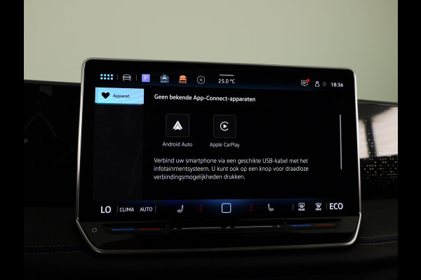 Volkswagen Tiguan 1.5 eHybrid R-Line Edition 204 pk Automaat (DSG) | Verlengde garantie | Navigatie | Panoramadak | Parkeersensoren (Park assist) | Achteruitrijcamera | Stoelverwarming v/a | R-Line |