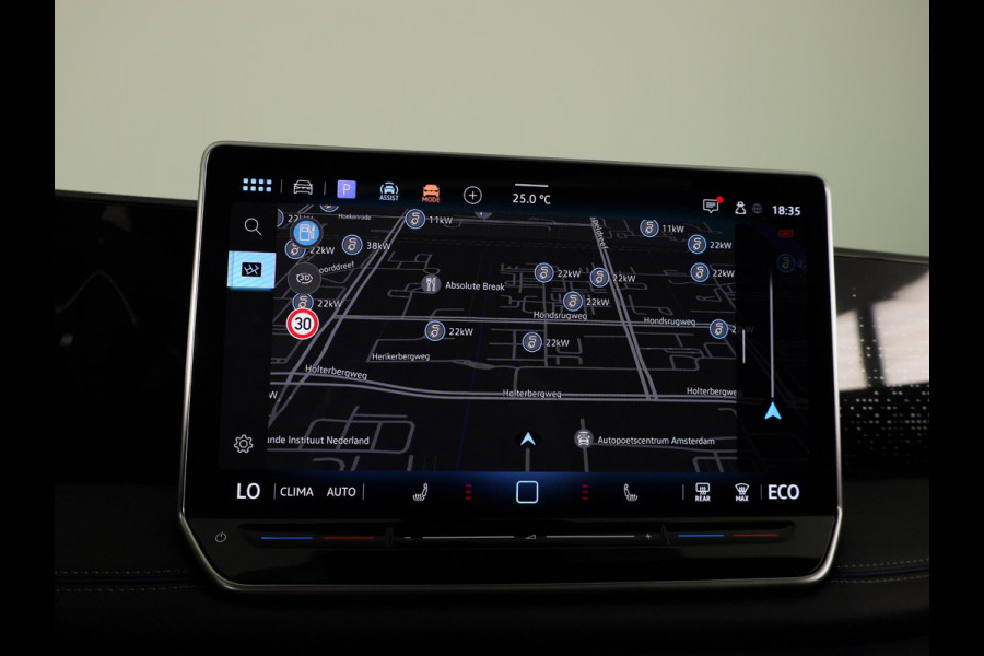 Volkswagen Tiguan 1.5 eHybrid R-Line Edition 204 pk Automaat (DSG) | Verlengde garantie | Navigatie | Panoramadak | Parkeersensoren (Park assist) | Achteruitrijcamera | Stoelverwarming v/a | R-Line |