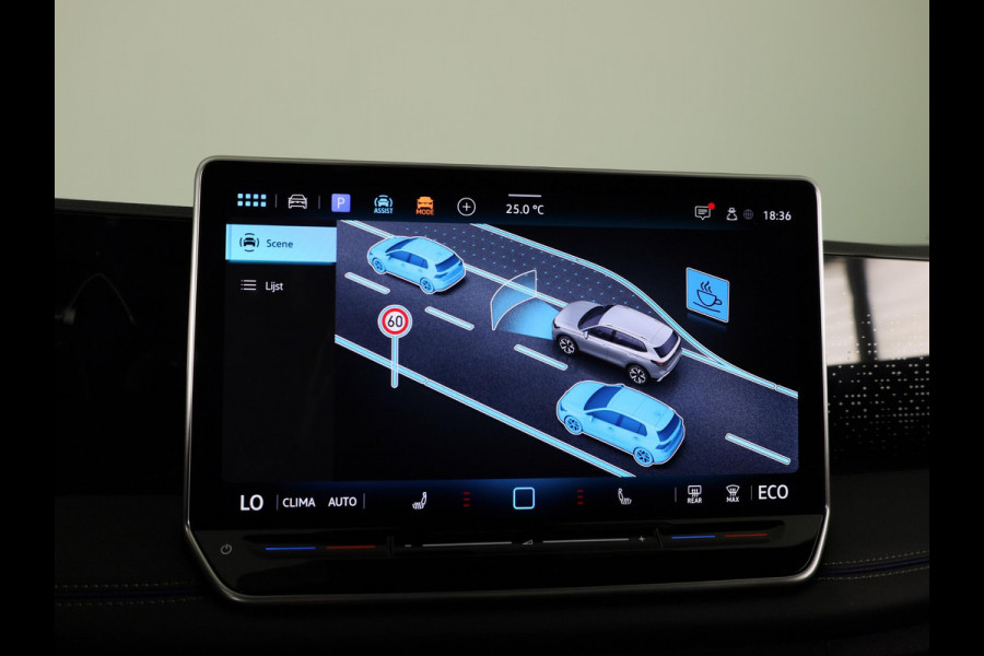 Volkswagen Tiguan 1.5 eHybrid R-Line Edition 204 pk Automaat (DSG) | Verlengde garantie | Navigatie | Panoramadak | Parkeersensoren (Park assist) | Achteruitrijcamera | Stoelverwarming v/a | R-Line |