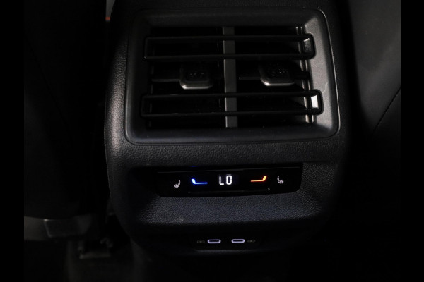 Volkswagen Tiguan 1.5 eHybrid R-Line Edition 204 pk Automaat (DSG) | Verlengde garantie | Navigatie | Panoramadak | Parkeersensoren (Park assist) | Achteruitrijcamera | Stoelverwarming v/a | R-Line |
