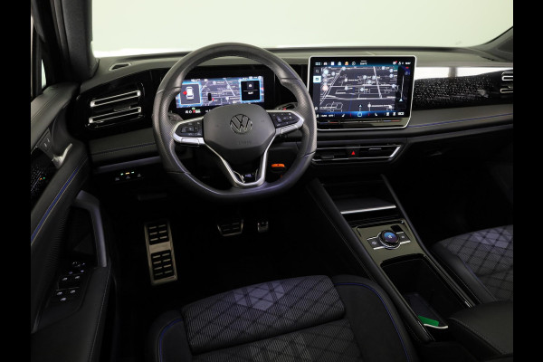 Volkswagen Tiguan 1.5 eHybrid R-Line Edition 204 pk Automaat (DSG) | Verlengde garantie | Navigatie | Panoramadak | Parkeersensoren (Park assist) | Achteruitrijcamera | Stoelverwarming v/a | R-Line |