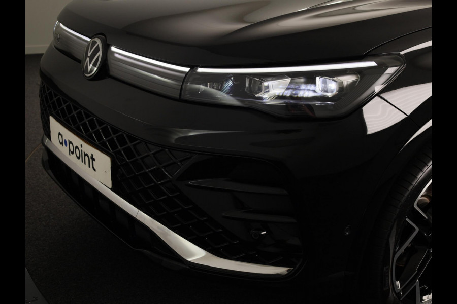 Volkswagen Tiguan 1.5 eHybrid R-Line Edition 204 pk Automaat (DSG) | Verlengde garantie | Navigatie | Panoramadak | Parkeersensoren (Park assist) | Achteruitrijcamera | Stoelverwarming v/a | R-Line |