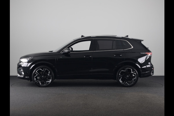 Volkswagen Tiguan 1.5 eHybrid R-Line Edition 204 pk Automaat (DSG) | Verlengde garantie | Navigatie | Panoramadak | Parkeersensoren (Park assist) | Achteruitrijcamera | Stoelverwarming v/a | R-Line |