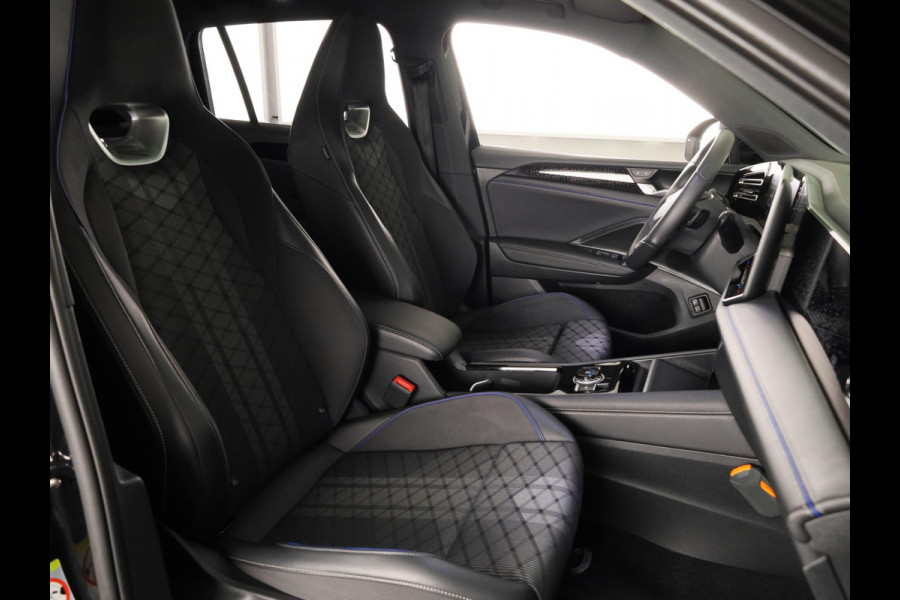 Volkswagen Tiguan 1.5 eHybrid R-Line Edition 204 pk Automaat (DSG) | Verlengde garantie | Navigatie | Panoramadak | Parkeersensoren (Park assist) | Achteruitrijcamera | Stoelverwarming v/a | R-Line |
