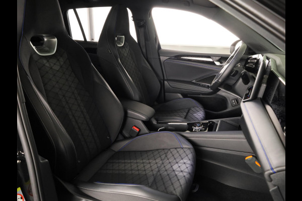 Volkswagen Tiguan 1.5 eHybrid R-Line Edition 204 pk Automaat (DSG) | Verlengde garantie | Navigatie | Panoramadak | Parkeersensoren (Park assist) | Achteruitrijcamera | Stoelverwarming v/a | R-Line |