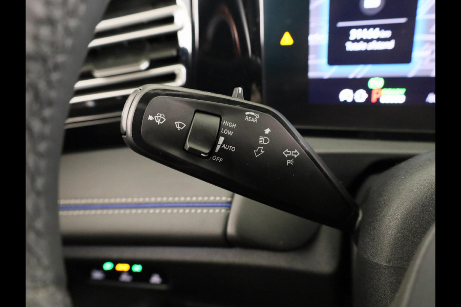 Volkswagen Tiguan 1.5 eHybrid R-Line Edition 204 pk Automaat (DSG) | Verlengde garantie | Navigatie | Panoramadak | Parkeersensoren (Park assist) | Achteruitrijcamera | Stoelverwarming v/a | R-Line |