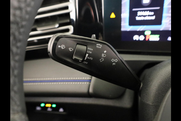 Volkswagen Tiguan 1.5 eHybrid R-Line Edition 204 pk Automaat (DSG) | Verlengde garantie | Navigatie | Panoramadak | Parkeersensoren (Park assist) | Achteruitrijcamera | Stoelverwarming v/a | R-Line |