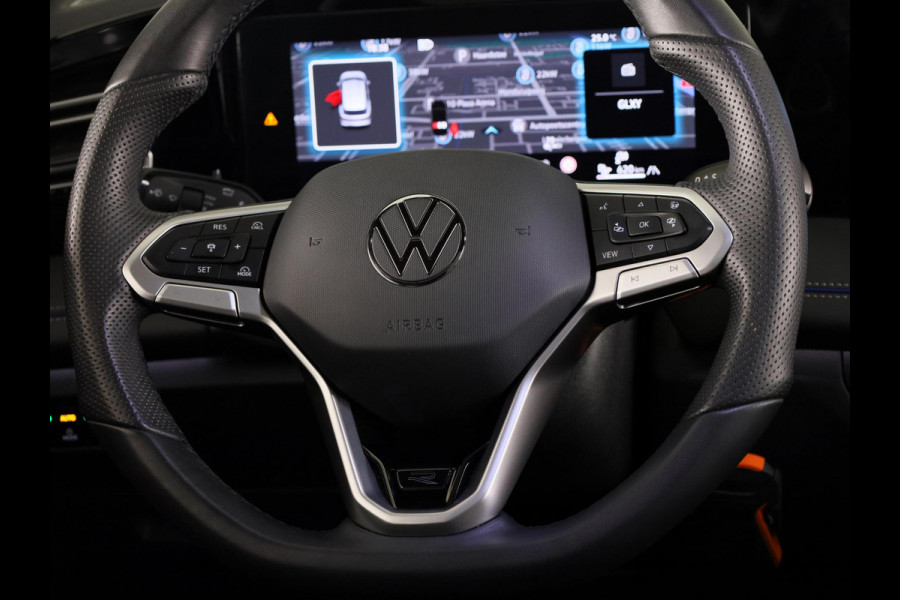 Volkswagen Tiguan 1.5 eHybrid R-Line Edition 204 pk Automaat (DSG) | Verlengde garantie | Navigatie | Panoramadak | Parkeersensoren (Park assist) | Achteruitrijcamera | Stoelverwarming v/a | R-Line |