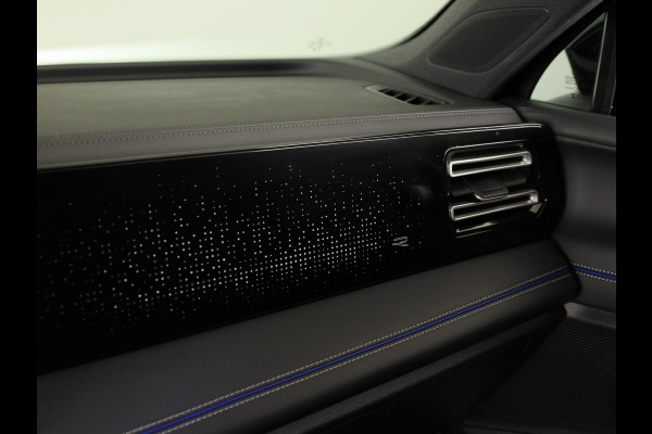 Volkswagen Tiguan 1.5 eHybrid R-Line Edition 204 pk Automaat (DSG) | Verlengde garantie | Navigatie | Panoramadak | Parkeersensoren (Park assist) | Achteruitrijcamera | Stoelverwarming v/a | R-Line |