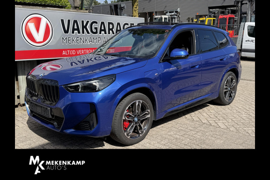 BMW X1 xDrive30e M Sport Pro 19''/Panoramadak/Harman Kardon/Trekhaak/Elektrische stoel + memory + massage/Keyless/Adaptieve cruise/360 Camera