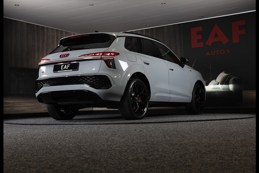 Audi Q3 1.5 200kW e-hybrid S Line / Head Up / Sonos / Memory / 360 Camera / Acc / Lane Assist / Dode Hoek / Open Pano / 20 Inch