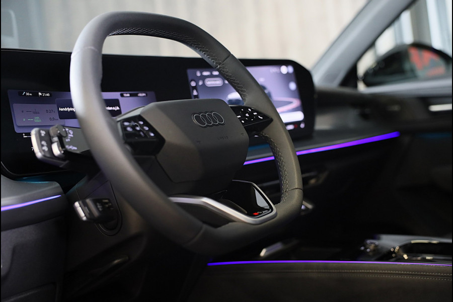 Audi Q3 1.5 200kW e-hybrid S Line / Head Up / Sonos / Memory / 360 Camera / Acc / Lane Assist / Dode Hoek / Open Pano / 20 Inch