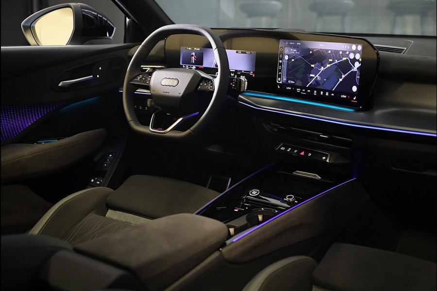 Audi Q3 1.5 200kW e-hybrid S Line / Head Up / Sonos / Memory / 360 Camera / Acc / Lane Assist / Dode Hoek / Open Pano / 20 Inch