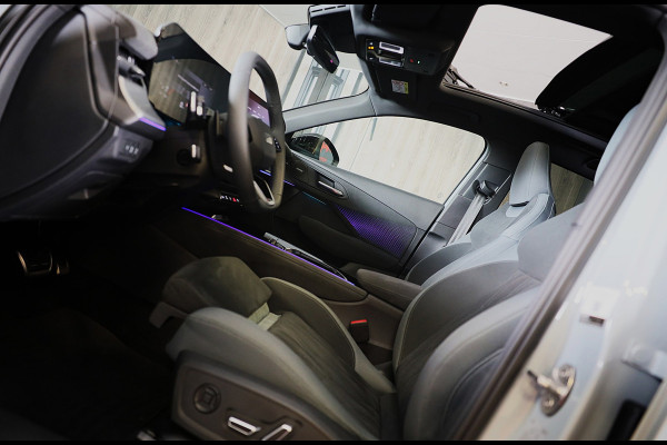 Audi Q3 1.5 200kW e-hybrid S Line / Head Up / Sonos / Memory / 360 Camera / Acc / Lane Assist / Dode Hoek / Open Pano / 20 Inch