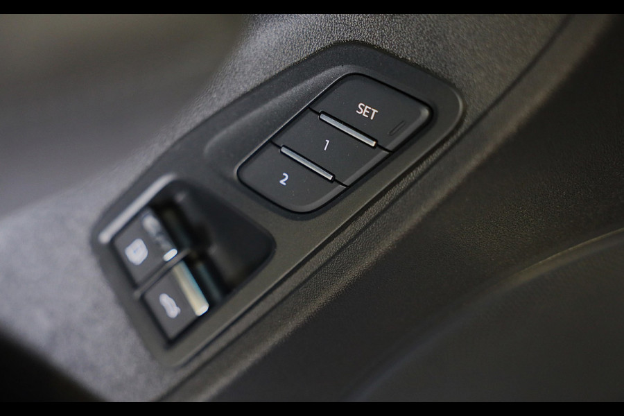 Audi Q3 1.5 200kW e-hybrid S Line / Head Up / Sonos / Memory / 360 Camera / Acc / Lane Assist / Dode Hoek / Open Pano / 20 Inch