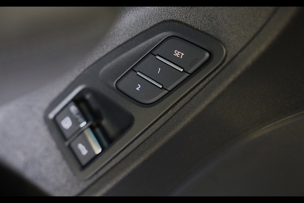 Audi Q3 1.5 200kW e-hybrid S Line / Head Up / Sonos / Memory / 360 Camera / Acc / Lane Assist / Dode Hoek / Open Pano / 20 Inch