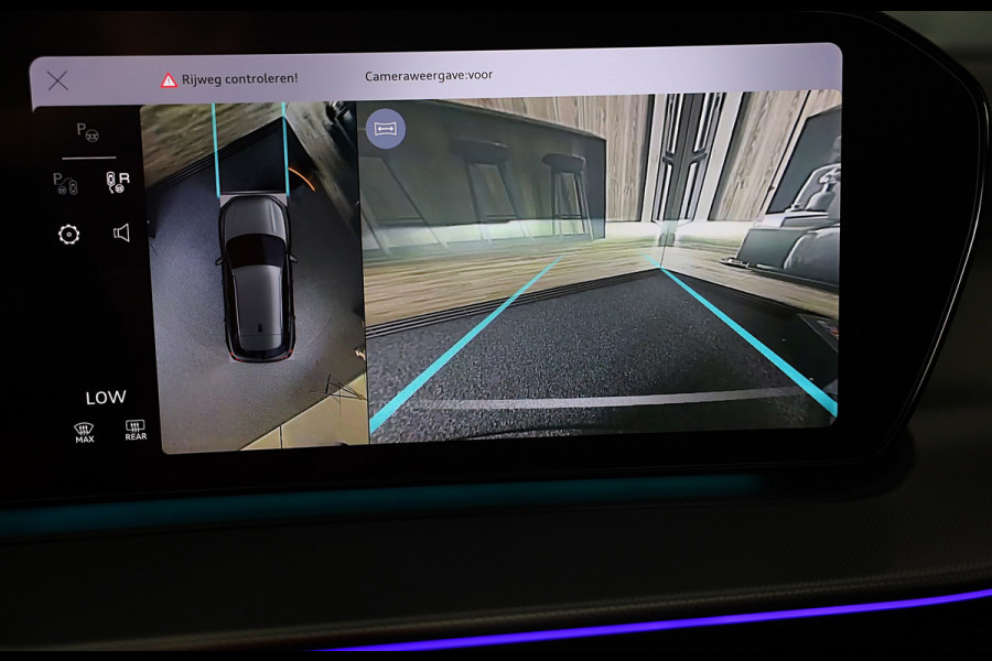 Audi Q3 1.5 200kW e-hybrid S Line / Head Up / Sonos / Memory / 360 Camera / Acc / Lane Assist / Dode Hoek / Open Pano / 20 Inch