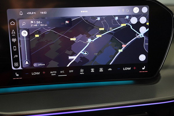 Audi Q3 1.5 200kW e-hybrid S Line / Head Up / Sonos / Memory / 360 Camera / Acc / Lane Assist / Dode Hoek / Open Pano / 20 Inch