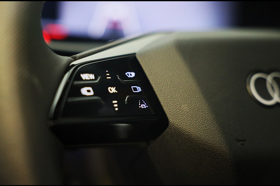 Audi Q3 1.5 200kW e-hybrid S Line / Head Up / Sonos / Memory / 360 Camera / Acc / Lane Assist / Dode Hoek / Open Pano / 20 Inch