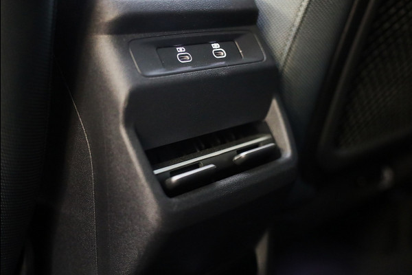 Audi Q3 1.5 200kW e-hybrid S Line / Head Up / Sonos / Memory / 360 Camera / Acc / Lane Assist / Dode Hoek / Open Pano / 20 Inch
