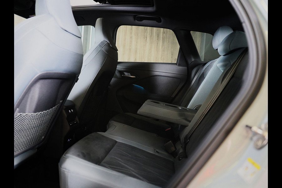 Audi Q3 1.5 200kW e-hybrid S Line / Head Up / Sonos / Memory / 360 Camera / Acc / Lane Assist / Dode Hoek / Open Pano / 20 Inch