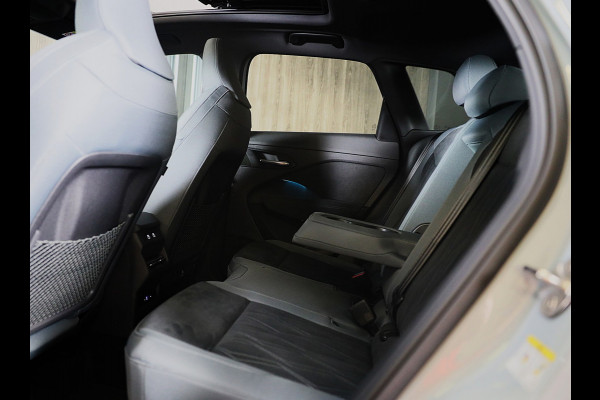 Audi Q3 1.5 200kW e-hybrid S Line / Head Up / Sonos / Memory / 360 Camera / Acc / Lane Assist / Dode Hoek / Open Pano / 20 Inch