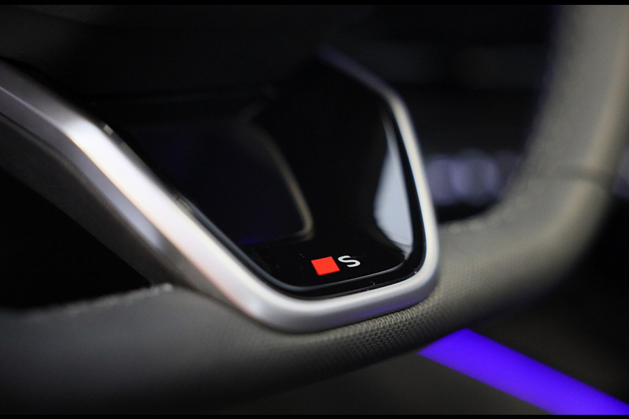 Audi Q3 1.5 200kW e-hybrid S Line / Head Up / Sonos / Memory / 360 Camera / Acc / Lane Assist / Dode Hoek / Open Pano / 20 Inch
