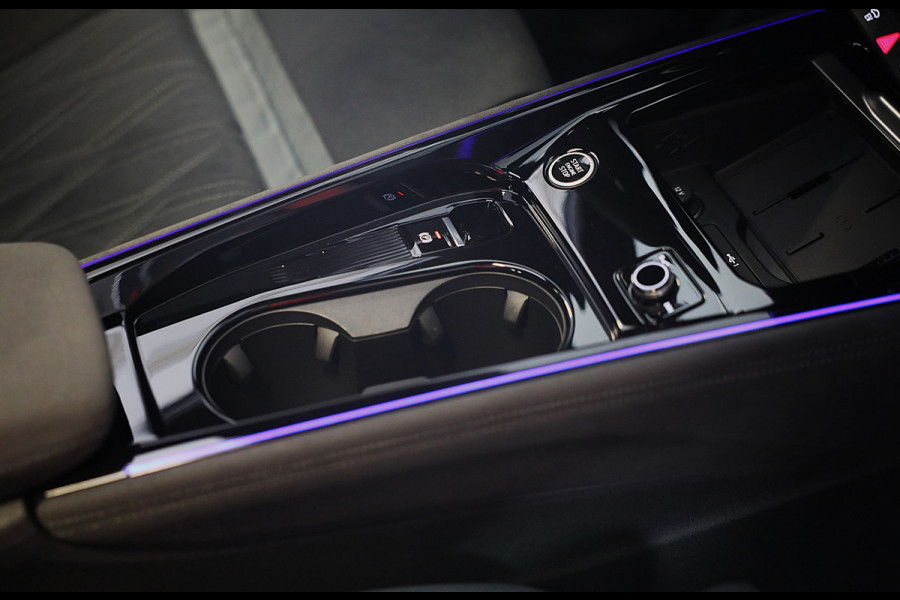 Audi Q3 1.5 200kW e-hybrid S Line / Head Up / Sonos / Memory / 360 Camera / Acc / Lane Assist / Dode Hoek / Open Pano / 20 Inch