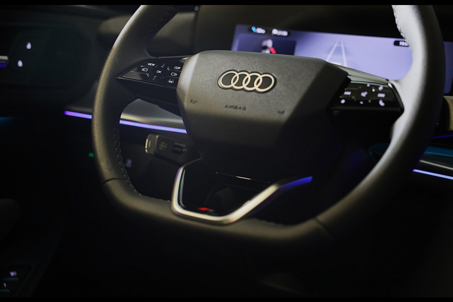Audi Q3 1.5 200kW e-hybrid S Line / Head Up / Sonos / Memory / 360 Camera / Acc / Lane Assist / Dode Hoek / Open Pano / 20 Inch