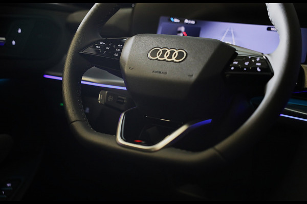 Audi Q3 1.5 200kW e-hybrid S Line / Head Up / Sonos / Memory / 360 Camera / Acc / Lane Assist / Dode Hoek / Open Pano / 20 Inch