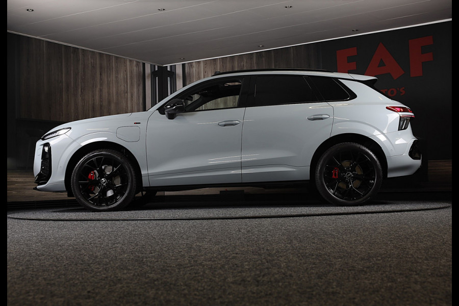 Audi Q3 1.5 200kW e-hybrid S Line / Head Up / Sonos / Memory / 360 Camera / Acc / Lane Assist / Dode Hoek / Open Pano / 20 Inch