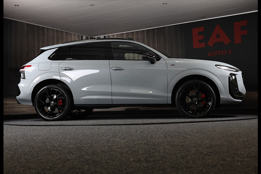 Audi Q3 1.5 200kW e-hybrid S Line / Head Up / Sonos / Memory / 360 Camera / Acc / Lane Assist / Dode Hoek / Open Pano / 20 Inch