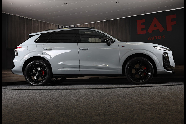 Audi Q3 1.5 200kW e-hybrid S Line / Head Up / Sonos / Memory / 360 Camera / Acc / Lane Assist / Dode Hoek / Open Pano / 20 Inch