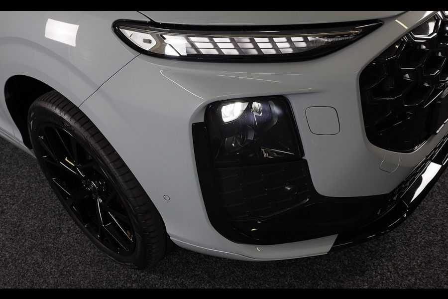 Audi Q3 1.5 200kW e-hybrid S Line / Head Up / Sonos / Memory / 360 Camera / Acc / Lane Assist / Dode Hoek / Open Pano / 20 Inch