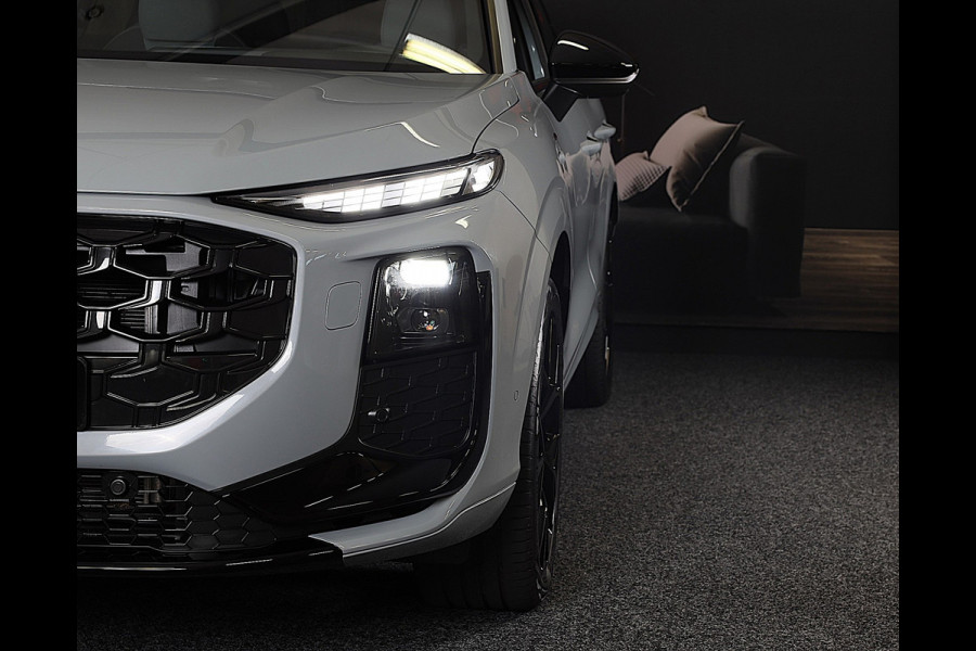 Audi Q3 1.5 200kW e-hybrid S Line / Head Up / Sonos / Memory / 360 Camera / Acc / Lane Assist / Dode Hoek / Open Pano / 20 Inch