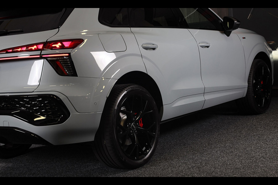 Audi Q3 1.5 200kW e-hybrid S Line / Head Up / Sonos / Memory / 360 Camera / Acc / Lane Assist / Dode Hoek / Open Pano / 20 Inch