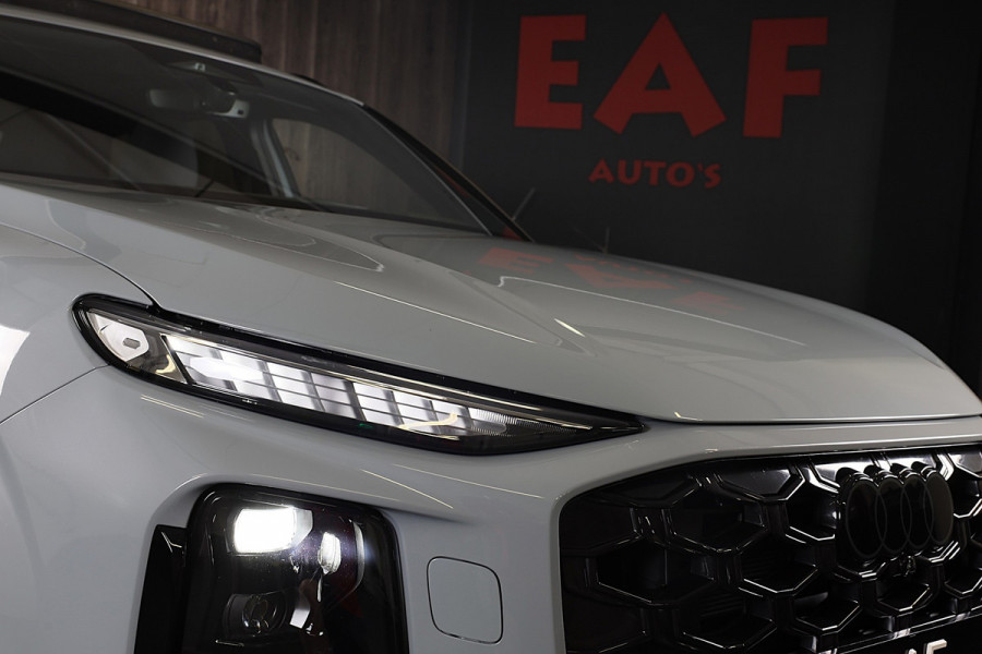 Audi Q3 1.5 200kW e-hybrid S Line / Head Up / Sonos / Memory / 360 Camera / Acc / Lane Assist / Dode Hoek / Open Pano / 20 Inch