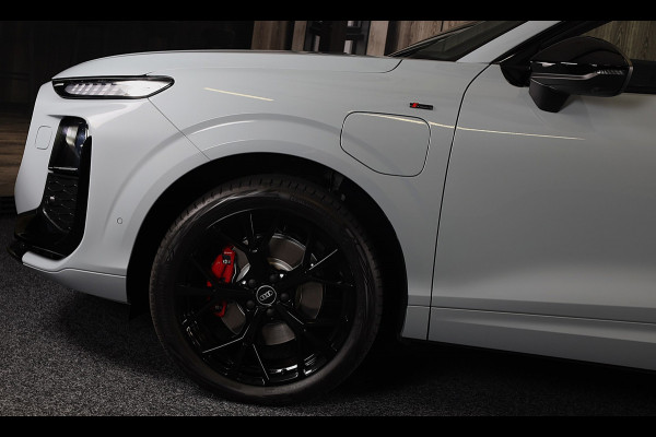 Audi Q3 1.5 200kW e-hybrid S Line / Head Up / Sonos / Memory / 360 Camera / Acc / Lane Assist / Dode Hoek / Open Pano / 20 Inch