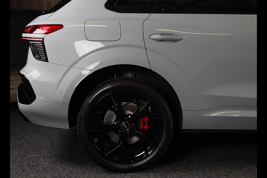 Audi Q3 1.5 200kW e-hybrid S Line / Head Up / Sonos / Memory / 360 Camera / Acc / Lane Assist / Dode Hoek / Open Pano / 20 Inch